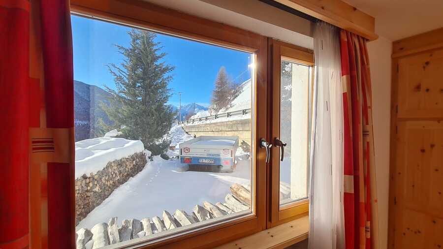 Helle Wohnung mit Terrasse & Garten mit wunderschöner Aussicht in Mat 2